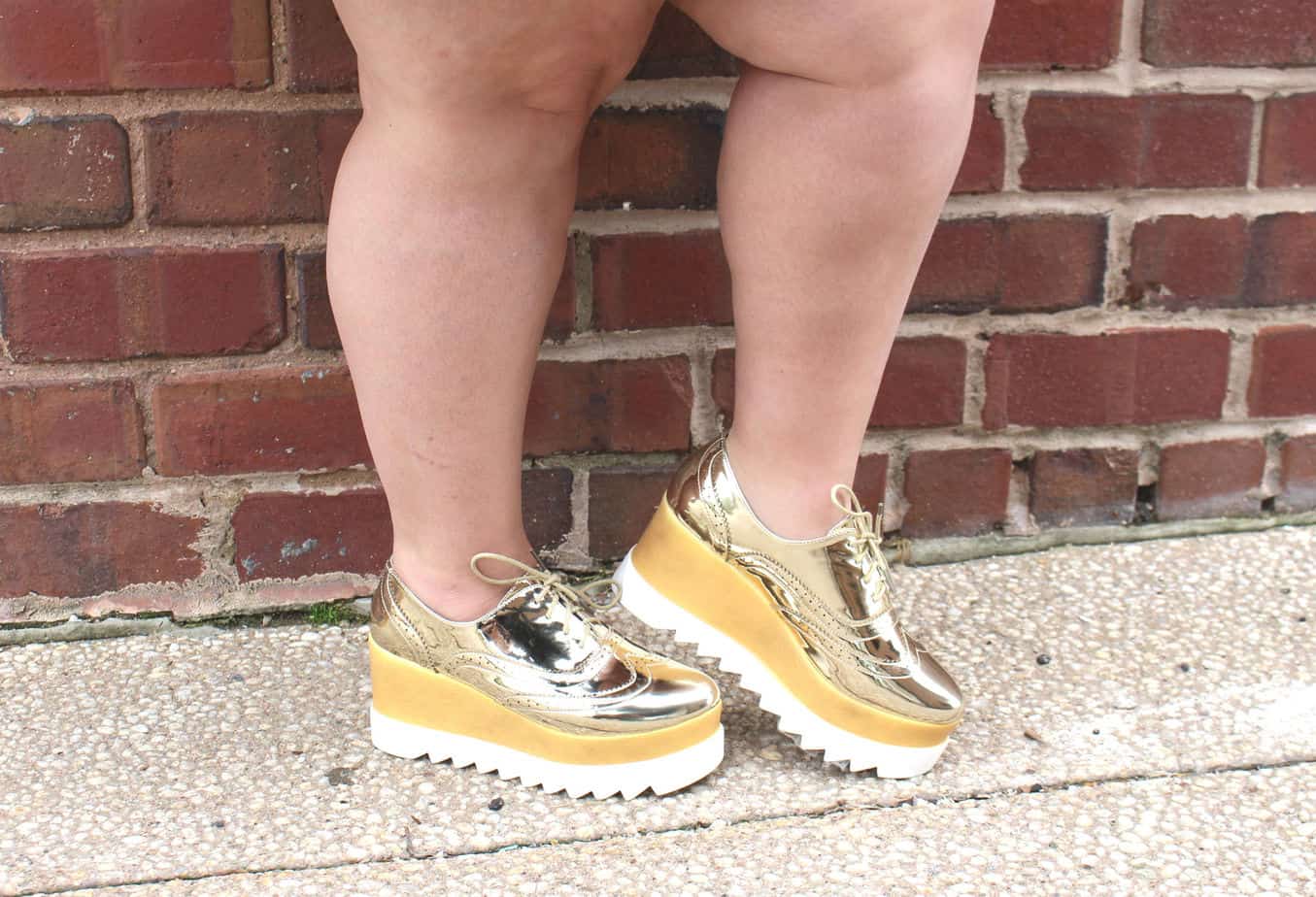 Start the Summer in Style with Xehar Curvy - Gold Platform Sneakers